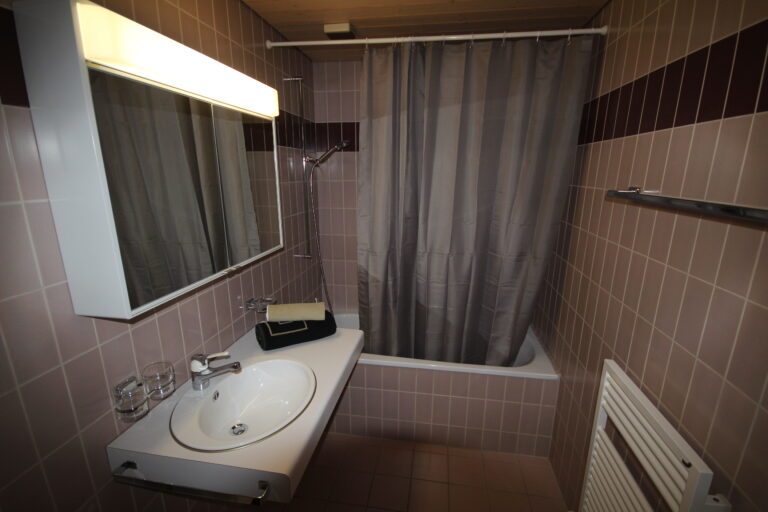 28W - Bath2