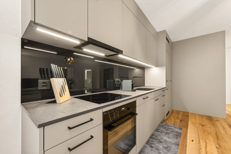Serviced-apartment-luzern-loewengraben-kueche-24l-02