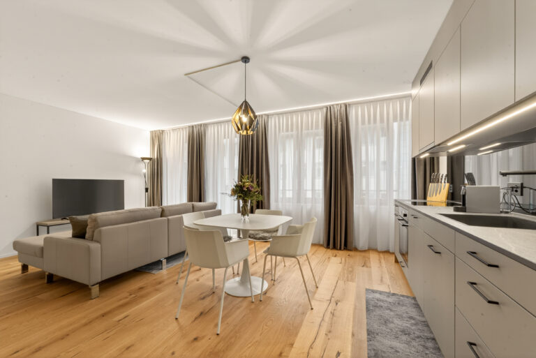 Serviced-apartment-luzern-loewengraben-wohnzimmer-24l-01